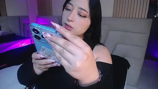 Snapshot of Miss_Loise chatting on 10.20.25 Miss Loise online show from 10.20.25