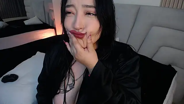 Snapshot of Miss_Loise chatting on 10.24.25 Miss Loise online show from 10.24.25