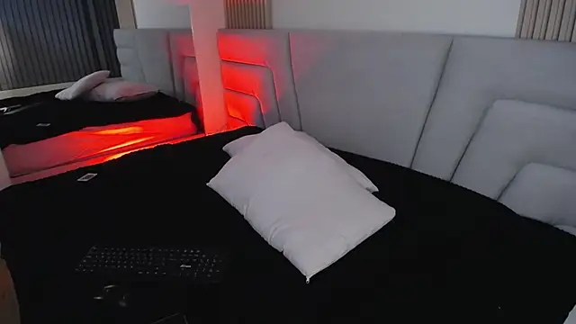 Snapshot of Miss_Loise chatting on 10.25.25 Miss Loise online show from 10.25.25