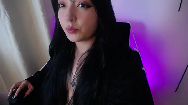 Snapshot of Miss_Loise chatting on 10.28.25 Miss Loise online show from 10.28.25