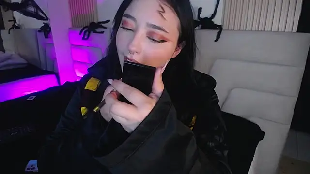 Snapshot of Miss_Loise chatting on 10.31.25 Miss Loise online show from 10.31.25