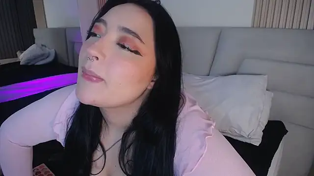 Snapshot of Miss_Loise chatting on 11.10.25 Miss Loise online show from 11.10.25