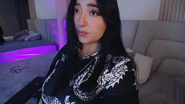 Snapshot of Miss_Loise chatting on 11.14.25 Miss Loise online show from 11.14.25