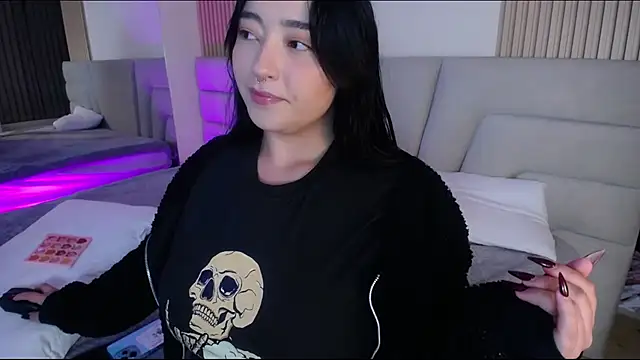 Snapshot of Miss_Loise chatting on 11.24.25 Miss Loise online show from 11.24.25