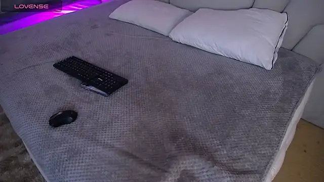 Snapshot of Miss_Loise chatting on 11.27.25 Miss Loise online show from 11.27.25