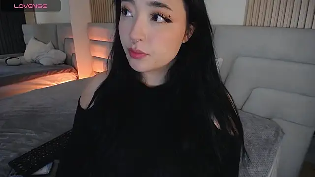 Snapshot of Miss_Loise chatting on 11.29.25 Miss Loise online show from 11.29.25