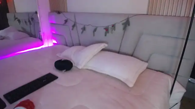 Miss Loise online show from 12.21.25