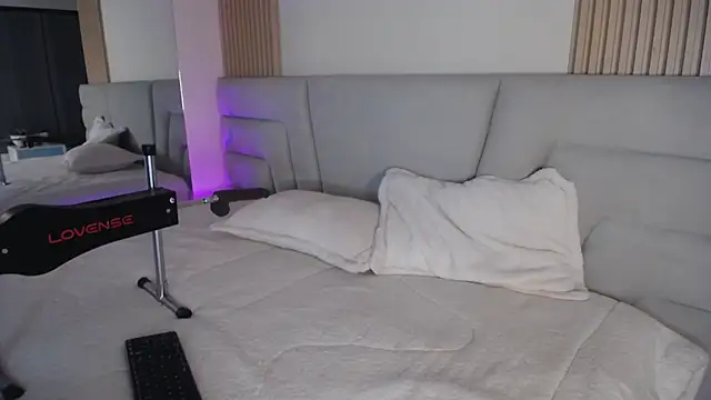 Miss Loise online show from 04.17.26