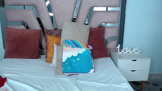 sophia hadid online show from 03.17.25