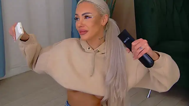 Snapshot of Bailey_Rush chatting on 11.07.25 Bailey Rush online show from 11.07.25