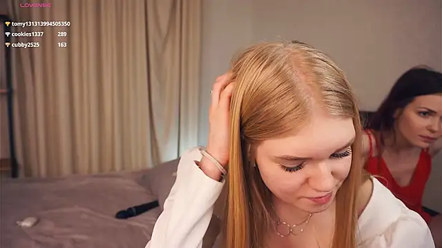 Snapshot of EllenReeves chatting on 01.29.25 EllenReeves online show from 01.29.25