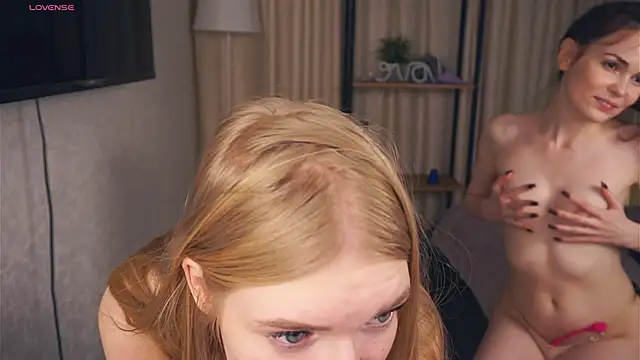 Snapshot of EllenReeves chatting on 01.30.25 EllenReeves online show from 01.30.25