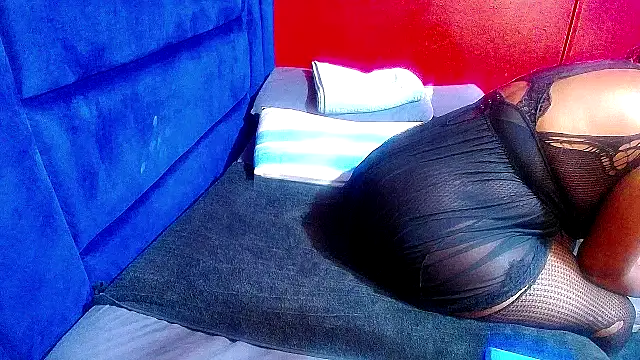 Snapshot of Lelety79 chatting on 04.14.26 Lelety79 online show from 04.14.26