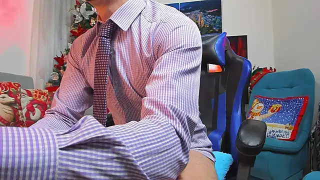 LiamCossio  online show from 12.12.24