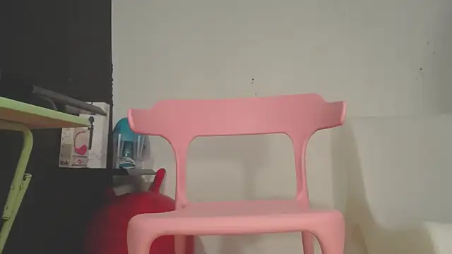 girl squiting online show from 02.26.25