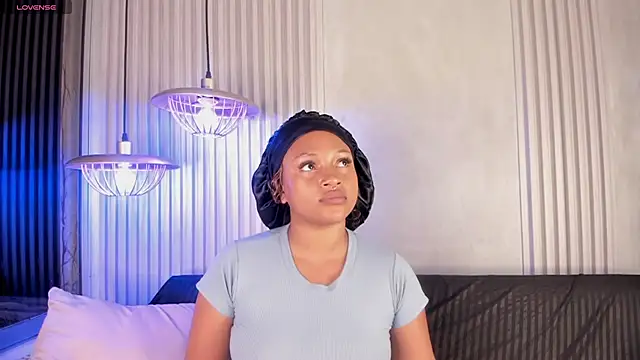 Snapshot of Aluna_sweet chatting on 02.12.25 Aluna sweet online show from 02.12.25