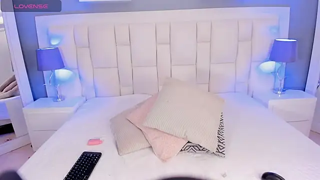 Snapshot of Aluna_sweet chatting on 03.19.25 Aluna sweet online show from 03.19.25