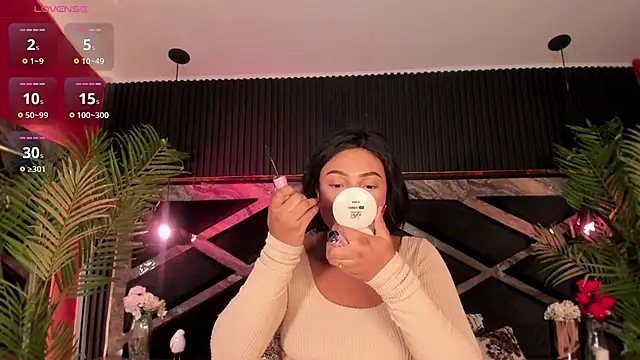 Snapshot of Aluna_sweet chatting on 11.14.25 Aluna sweet online show from 11.14.25