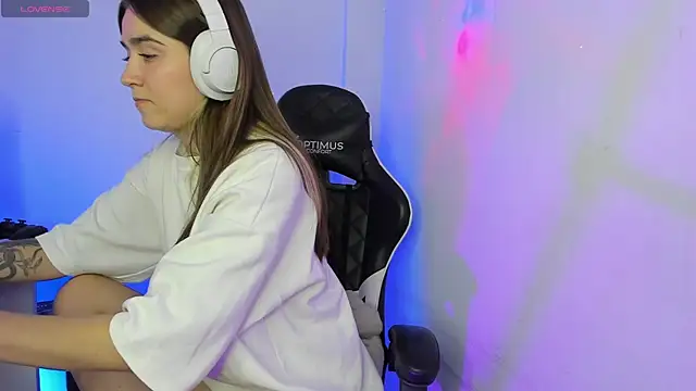  alicerosse2 online show from 10.21.25