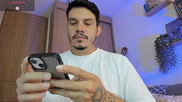 Snapshot of alejandro_stark chatting on 07.14.26 alejandro stark online show from 07.14.26