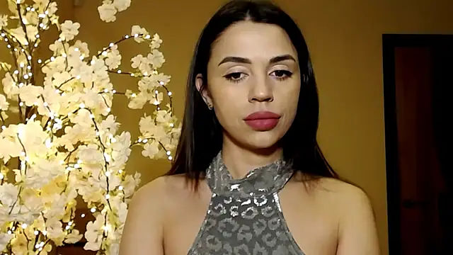 Snapshot of Mika_Gold chatting on 01.20.25 Mika Gold online show from 01.20.25