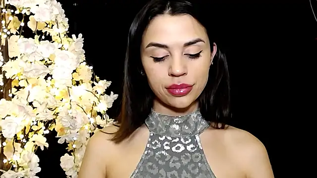 Snapshot of Mika_Gold chatting on 02.13.25 Mika Gold online show from 02.13.25