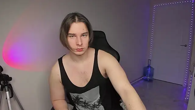 Snapshot of Vincent_Strong chatting on 12.19.24 Vincent Strong online show from 12.19.24