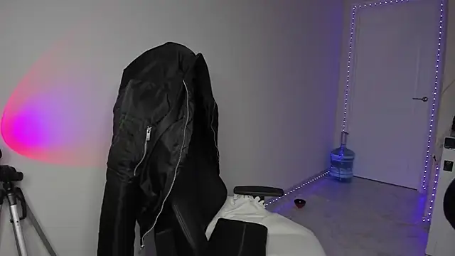 Snapshot of Vincent_Strong chatting on 12.23.24 Vincent Strong online show from 12.23.24