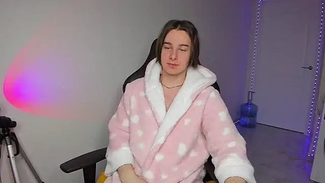 Snapshot of Vincent_Strong chatting on 01.03.25 Vincent Strong online show from 01.03.25