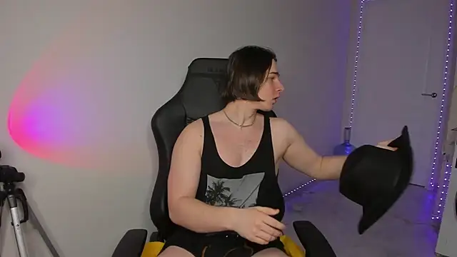 Snapshot of Vincent_Strong chatting on 01.10.25 Vincent Strong online show from 01.10.25