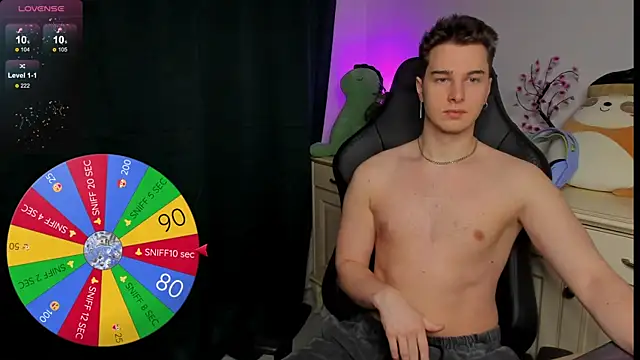 Snapshot of Vincent_Strong chatting on 11.26.25 Vincent Strong online show from 11.26.25