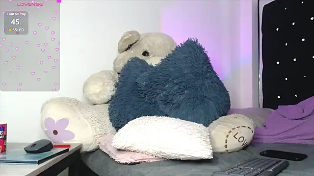 leonie saanvi  online show from 02.27.26