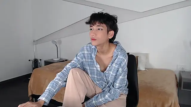 hot little bunny online show from 02.05.25