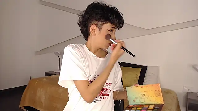 hot little bunny online show from 02.06.25