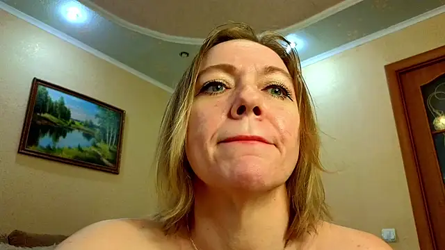 YourQueenX online show from 06.11.26