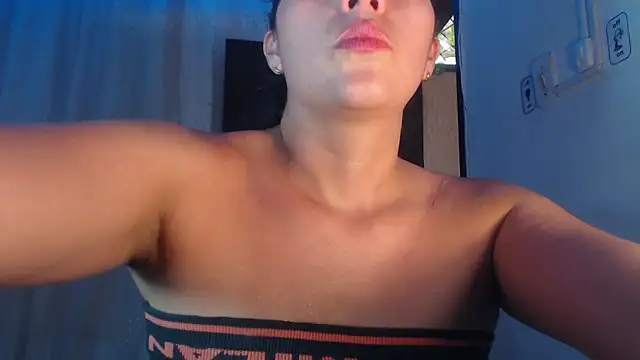 DaMikaela  online show from 01.18.25