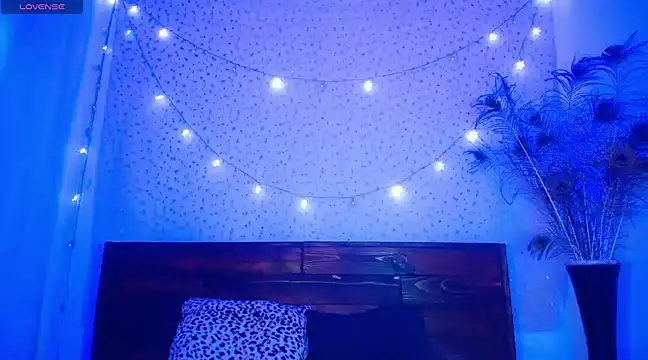 DaMikaela  online show from 01.25.25