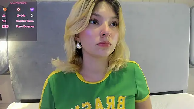 Snapshot of Ania_jones chatting on 09.30.25 Ania jones online show from 09.30.25