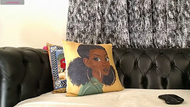 santa queenn online show from 02.26.25