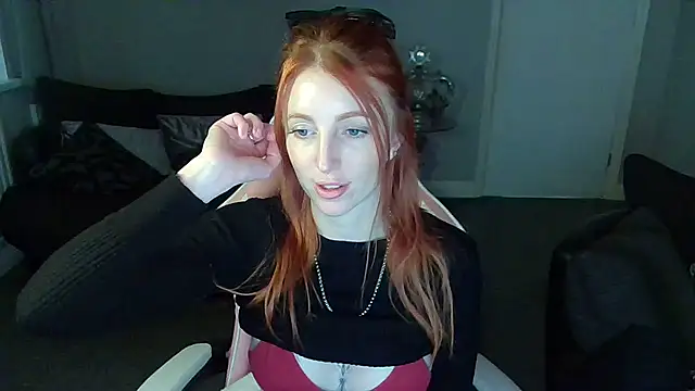 Snapshot of Red_firesquirt chatting on 01.06.25 Red firesquirt online show from 01.06.25