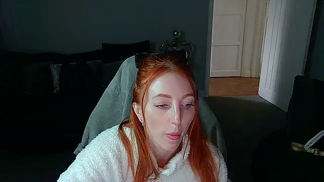 Snapshot of Red_firesquirt chatting on 02.05.25 Red firesquirt online show from 02.05.25