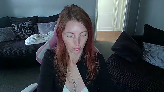 Snapshot of Red_firesquirt chatting on 04.14.26 Red firesquirt online show from 04.14.26