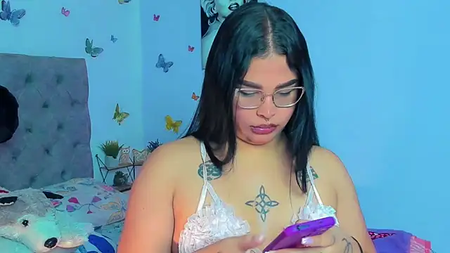 Snapshot of mabellfox chatting on 12.11.24 mabellfox online show from 12.11.24