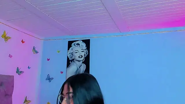 Snapshot of mabellfox chatting on 12.13.24 mabellfox online show from 12.13.24