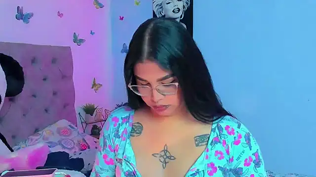 Snapshot of mabellfox chatting on 12.13.24 mabellfox online show from 12.13.24