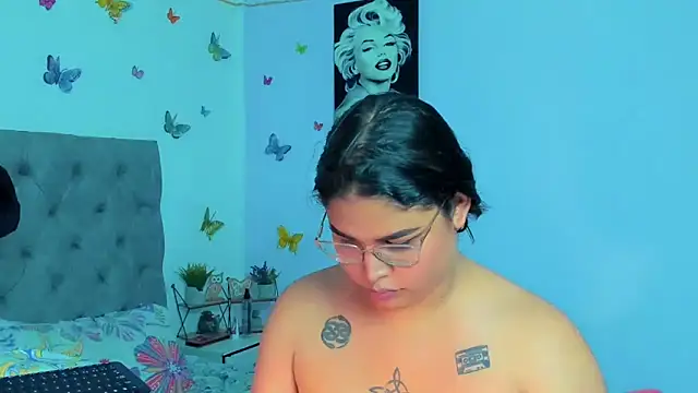 Snapshot of mabellfox chatting on 12.15.24 mabellfox online show from 12.15.24