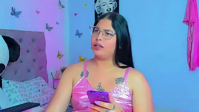 Snapshot of mabellfox chatting on 12.20.24 mabellfox online show from 12.20.24