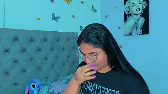 Snapshot of mabellfox chatting on 12.29.24 mabellfox online show from 12.29.24