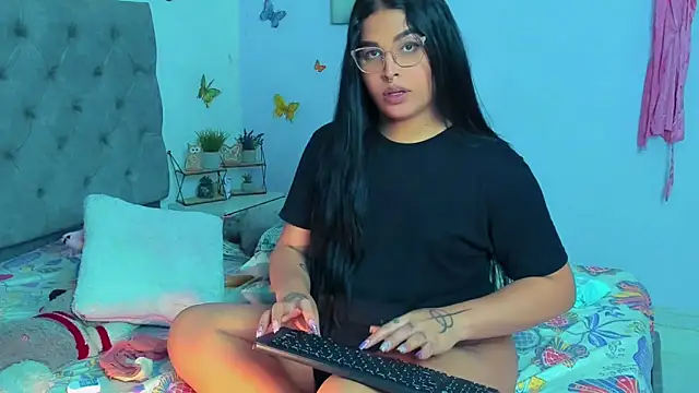 Snapshot of mabellfox chatting on 01.08.25 mabellfox online show from 01.08.25