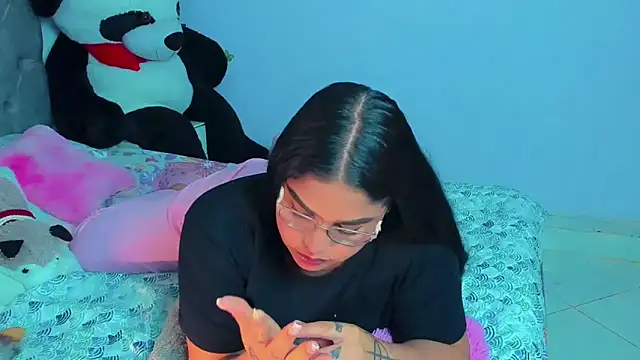 Snapshot of mabellfox chatting on 02.12.25 mabellfox online show from 02.12.25